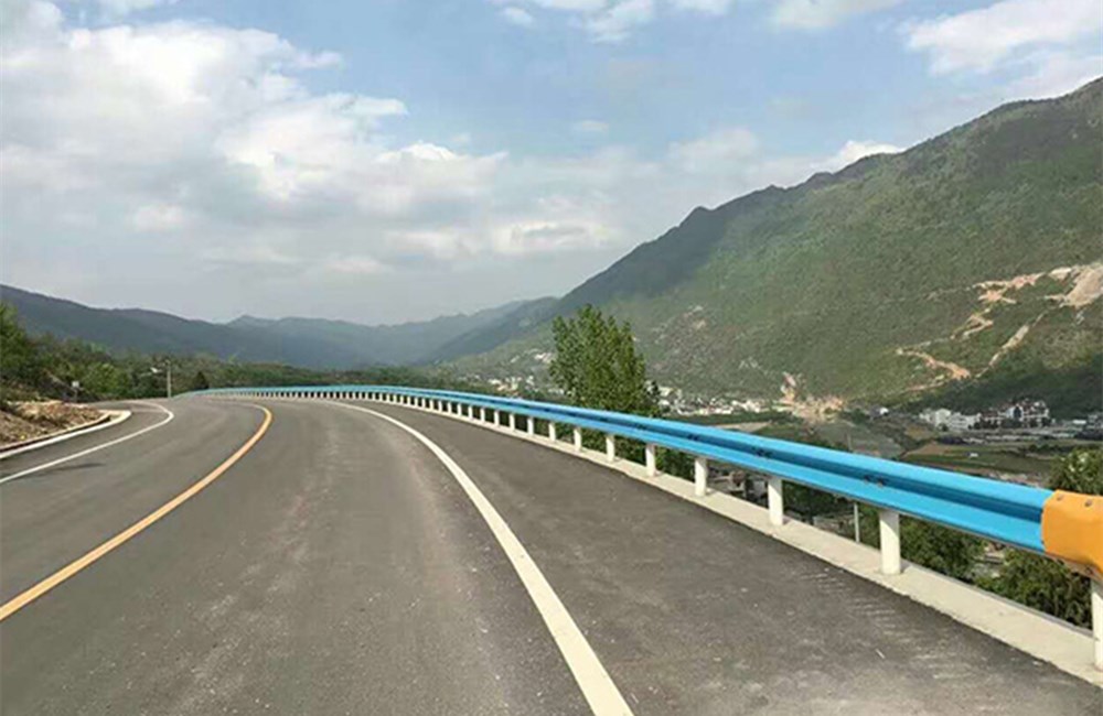 波形護(hù)欄的普通螺栓和防盜螺栓有什么不同之處？