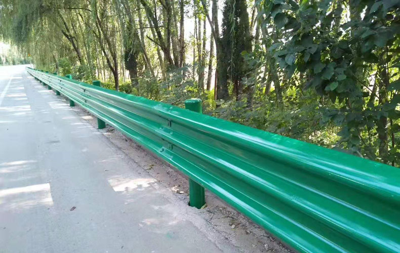 三波護欄的規格、制造工序、特點和用途是什么？