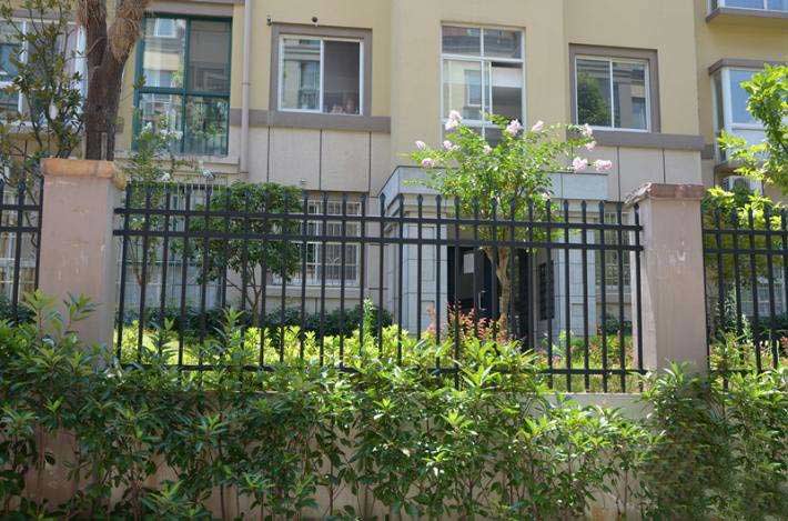 小區新鋼護欄有什么規格特點適用范圍包括哪些？